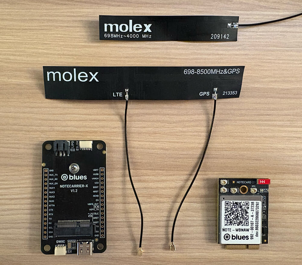 Picture of Notecarrier X, Notecard, and antennas