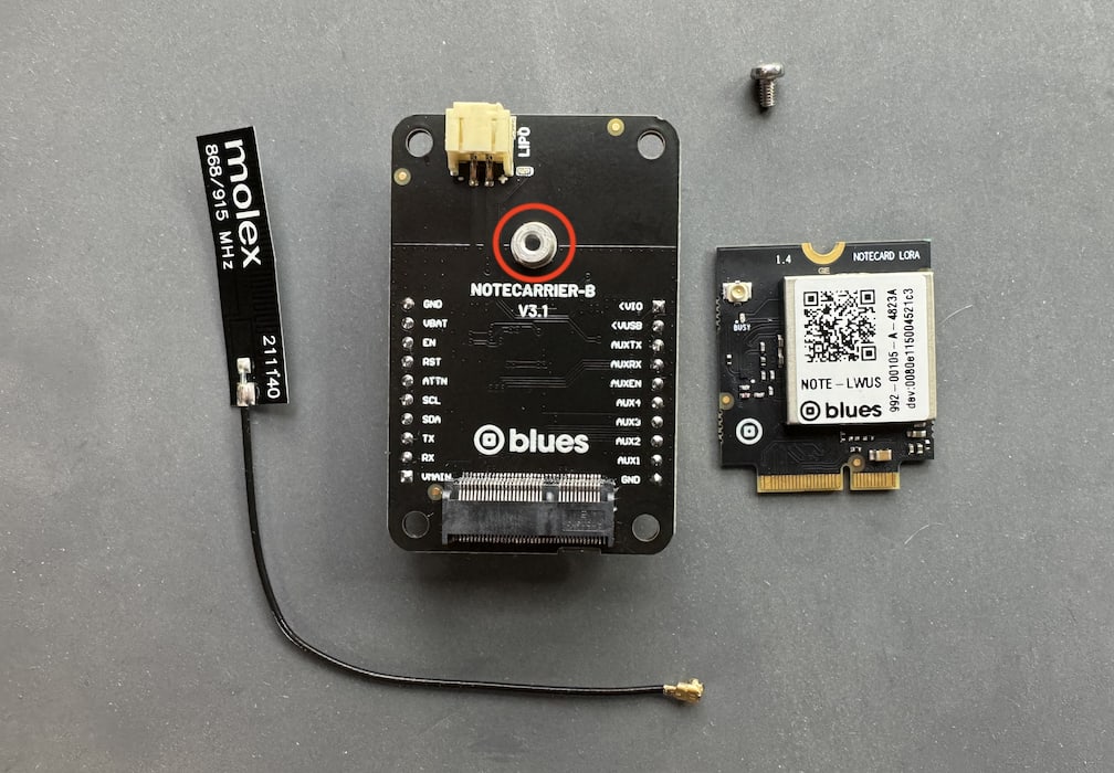 The mounting receptacle on Notecarrier