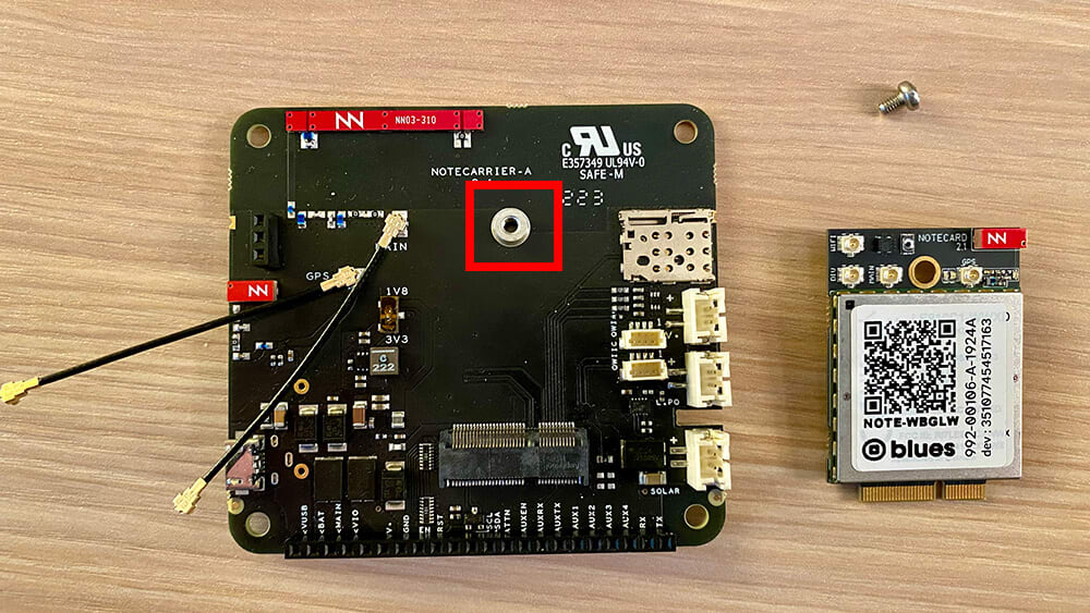 Image of mounting receptacle on Notecarrier
