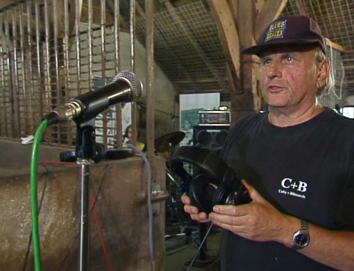 Harry Muskee bij 2 Meter Sessies opname in Grolloo in 2005.