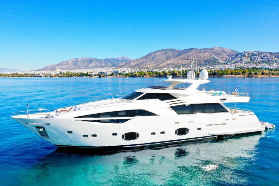 M/Y CUSTOM LINE 100  Yacht #1