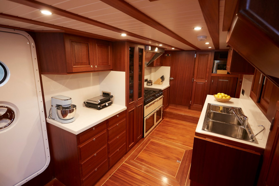 S/Y WHITE WINGS Yacht #12