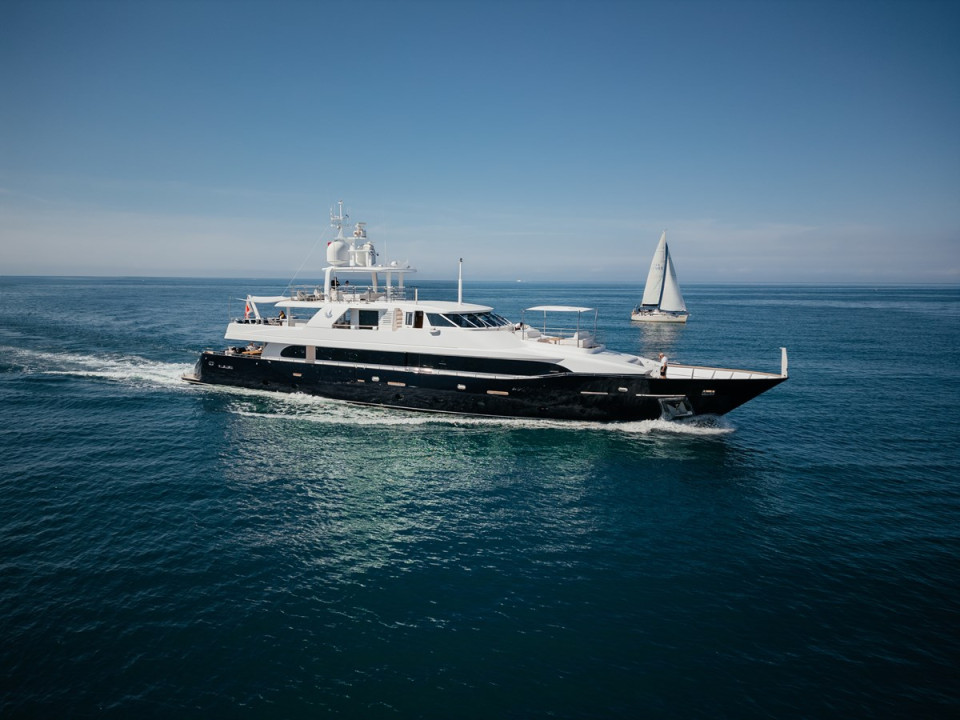 M/Y LADY IN BLUE Yacht #1