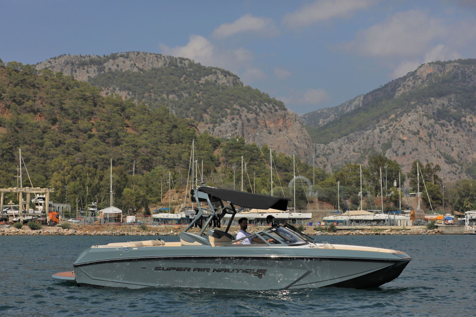 M/Y Super Air Nautique G25 Yacht #1