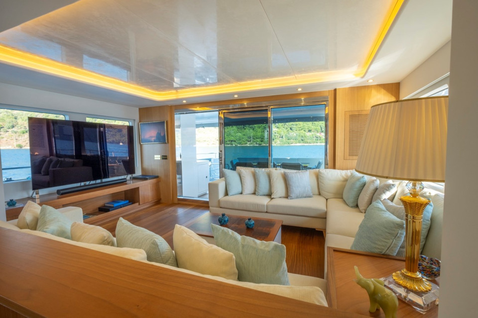 M/Y 85' SEMI DISPLACEMENT TRAWLER Yacht #9