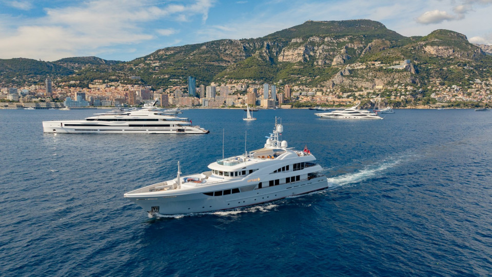 M/Y LATITUDE Yacht #3