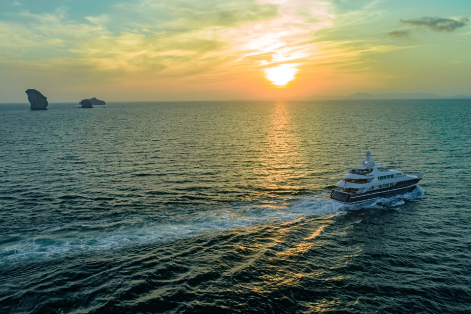 M/Y LADY AZUL Yacht #8