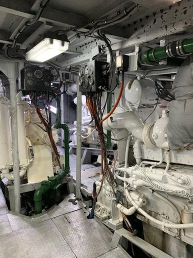 M/Y 1991 COMMERCIAL 170 CREW BOAT Yacht #12