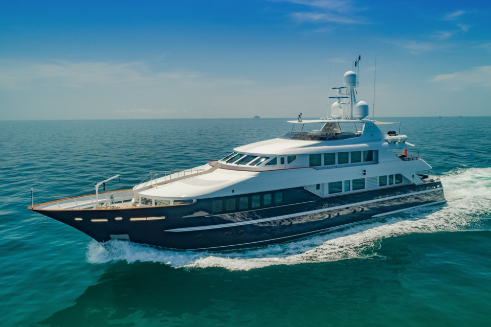 M/Y LADY AZUL Yacht #3