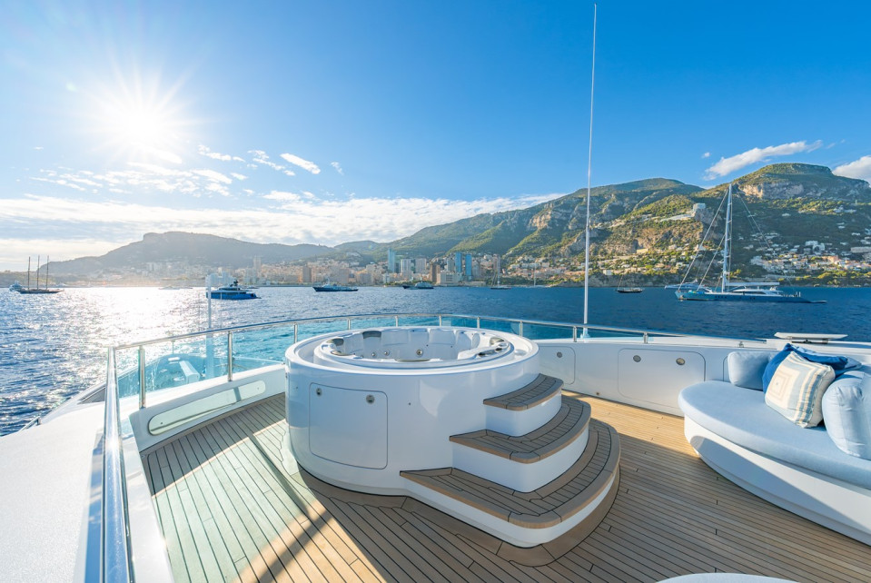 M/Y LATITUDE Yacht #12