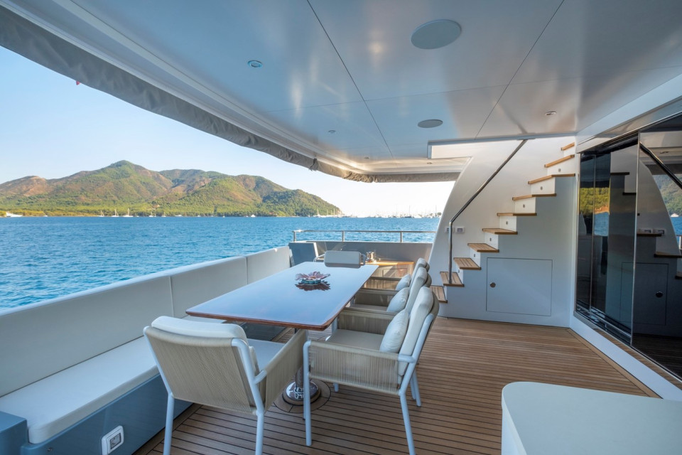 M/Y 85' SEMI DISPLACEMENT TRAWLER Yacht #12