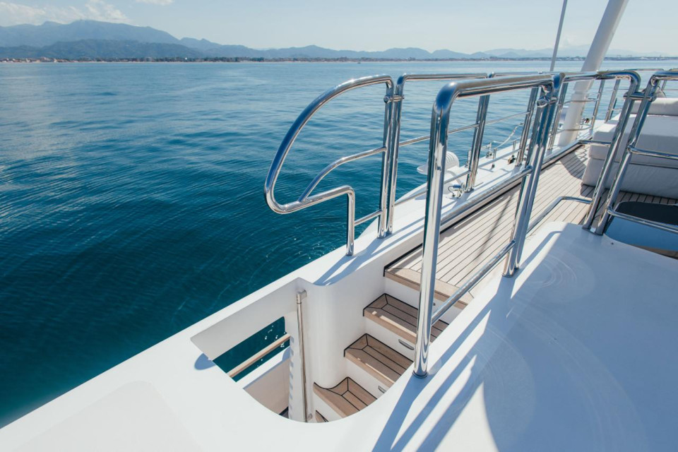 M/Y LADY IN BLUE Yacht #9