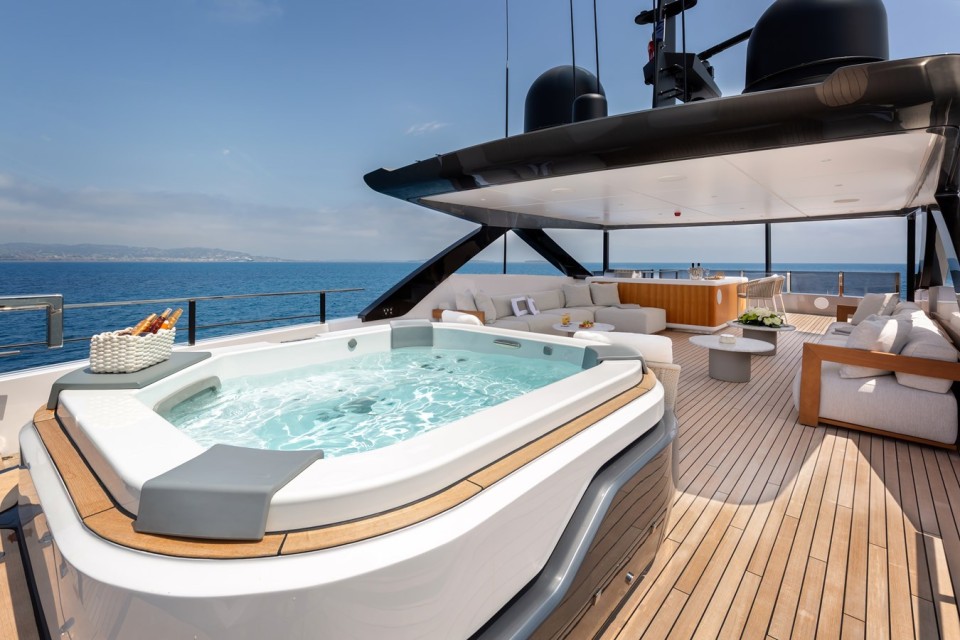 M/Y LADY DIA Yacht #10