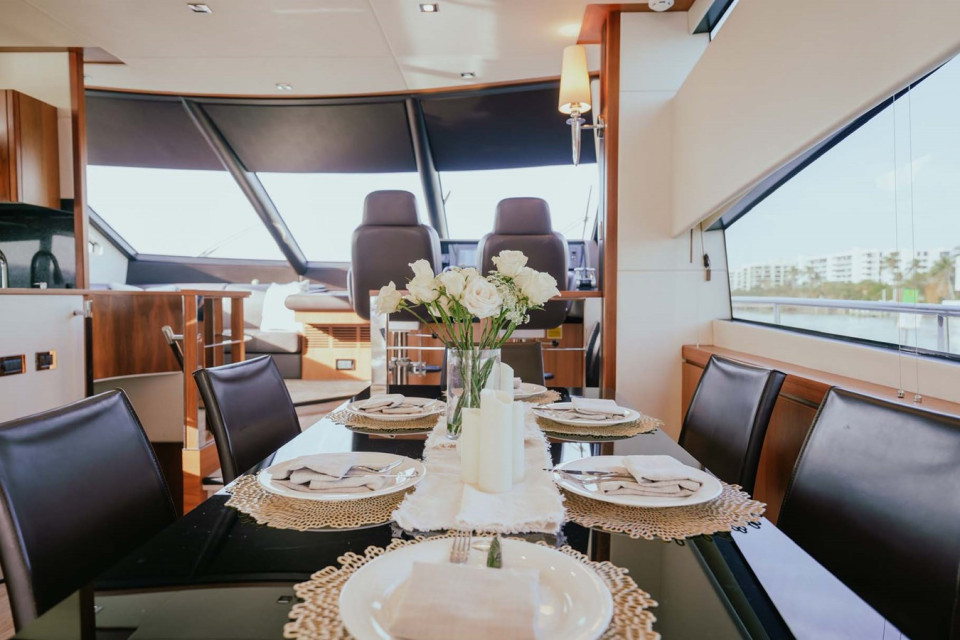 M/Y 212 Yacht #10