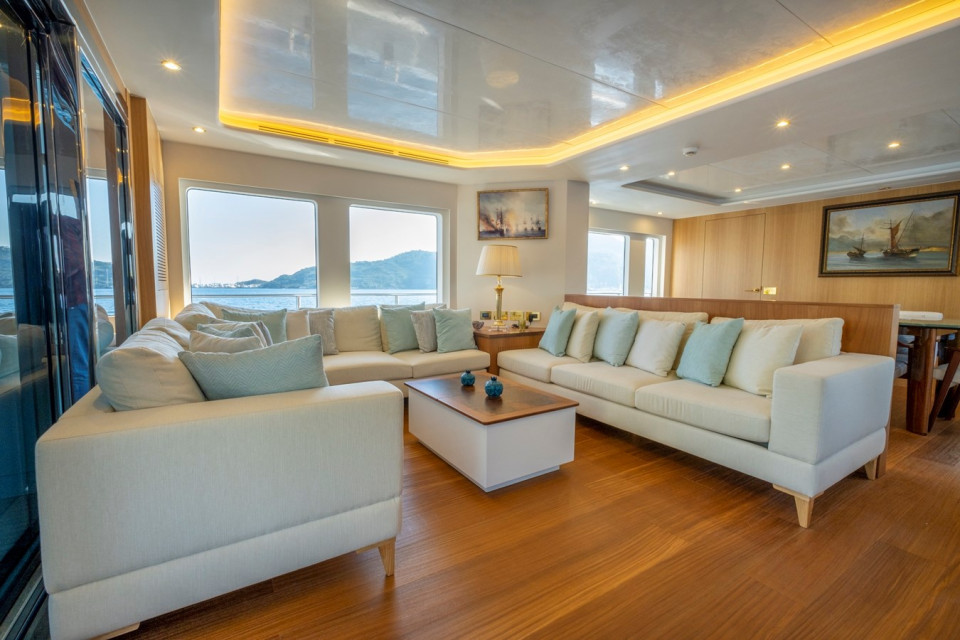 M/Y 85' SEMI DISPLACEMENT TRAWLER Yacht #11