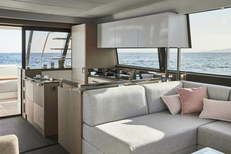 M/Y 2021 PRESTIGE 690 Yacht #15