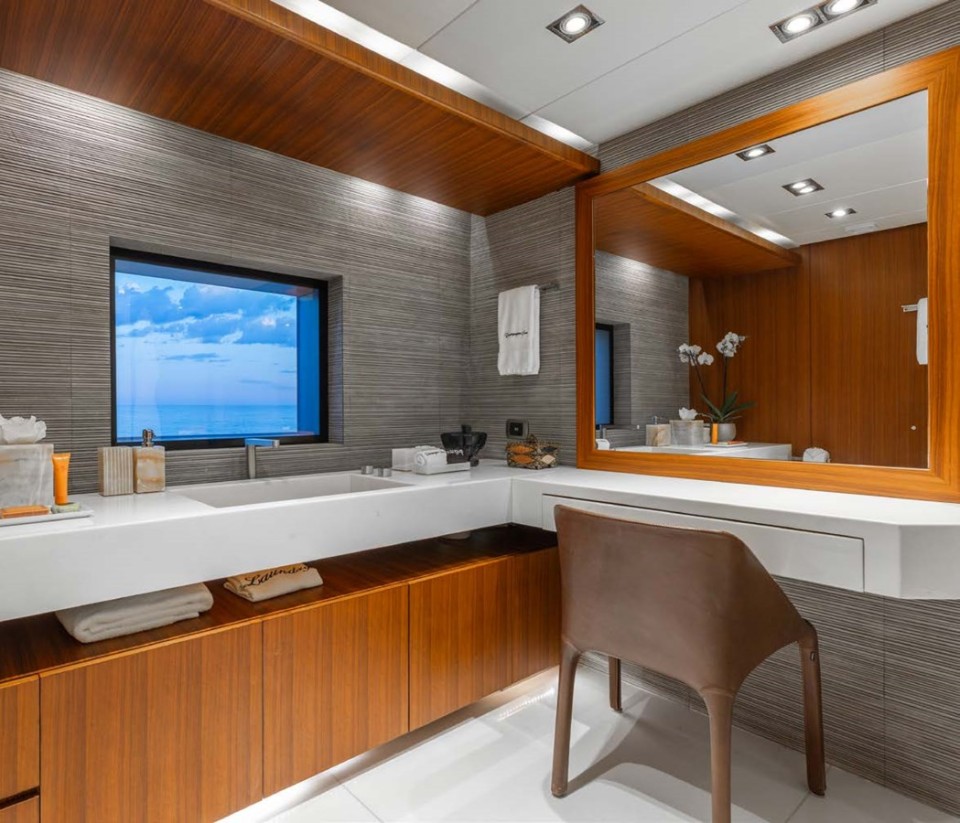 M/Y CHAMPAGNE SEAS Yacht #13