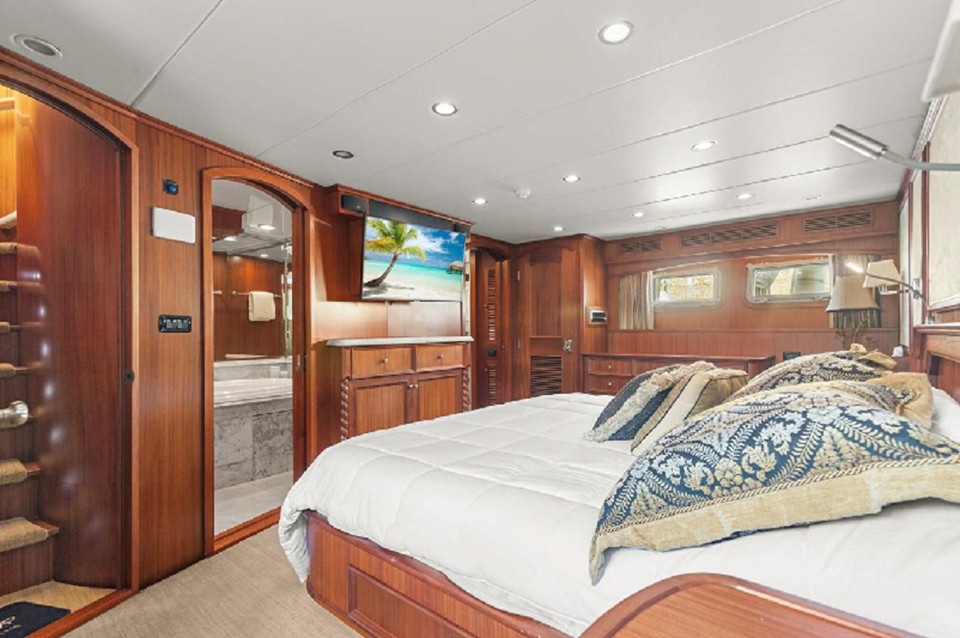 M/Y SEAS TO SEE Yacht #12