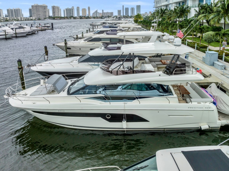 M/Y PRESTIGE 520 Yacht #3