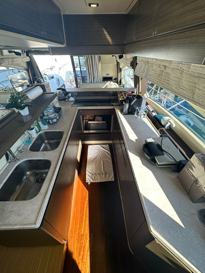 M/Y AZIMUT 64 FLY 2014 Yacht #4