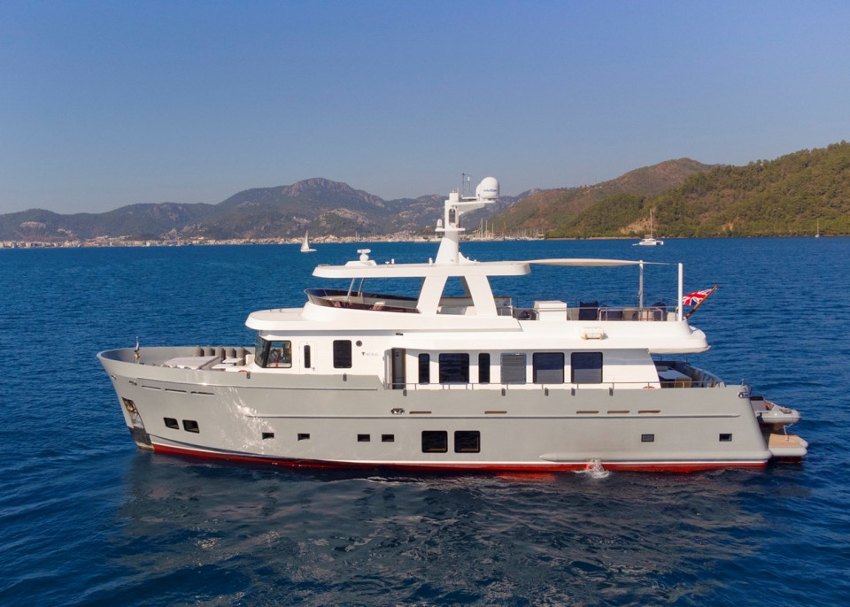 M/Y 85' SEMI DISPLACEMENT TRAWLER Yacht #1