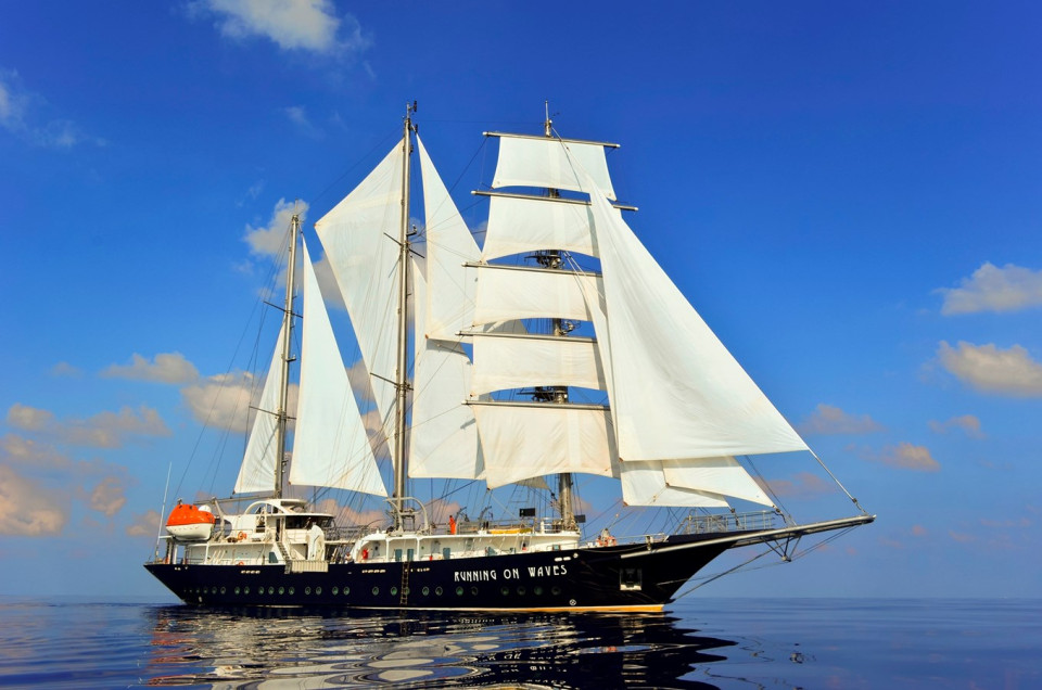 S/Y RUNNING ON WAVES Yacht #3