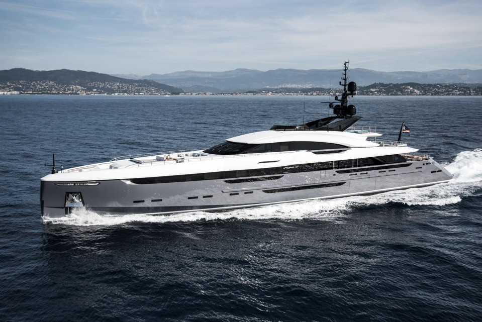 M/Y UTOPIA IV Yacht #1