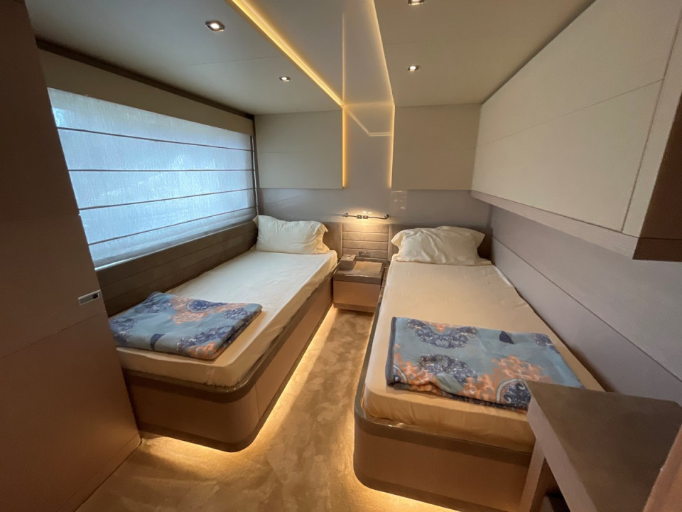 M/Y CUSTOM LINE 108 Yacht #14