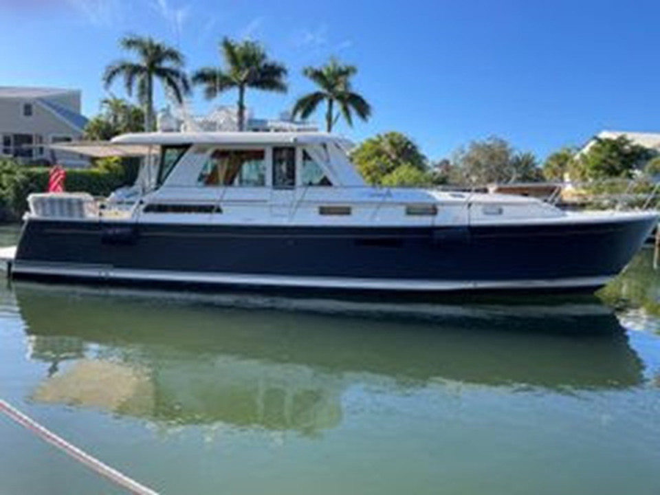 M/Y 2022 SABRE 48 SALON EXPRESS Yacht #1