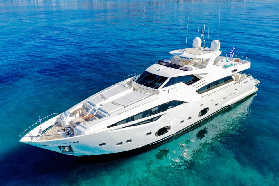 M/Y CUSTOM LINE 100  Yacht #4