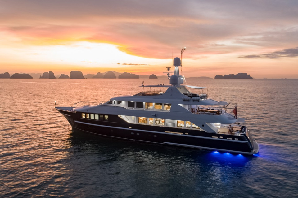 M/Y LADY AZUL Yacht #6