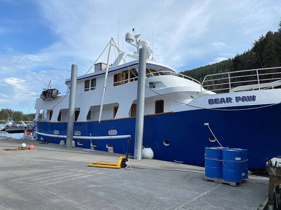 M/Y BEAR PAW Yacht #9