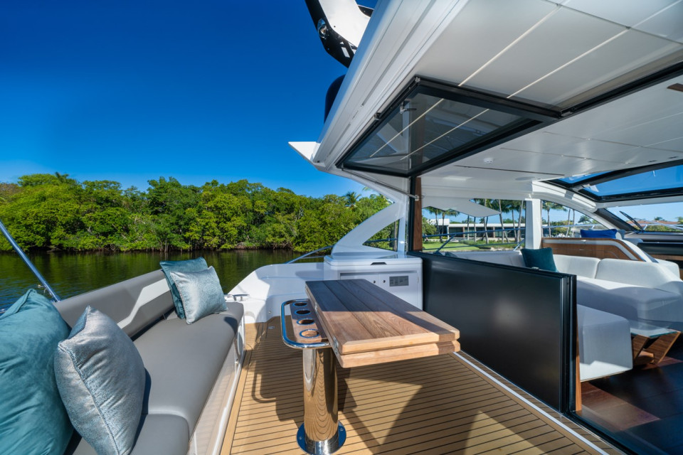 M/Y SUNSEEKER 55 PREDATOR Yacht #11