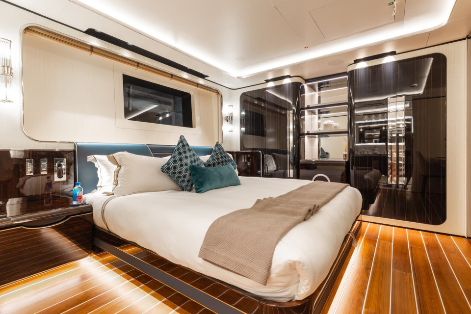 M/Y DAYBREAK Yacht #15