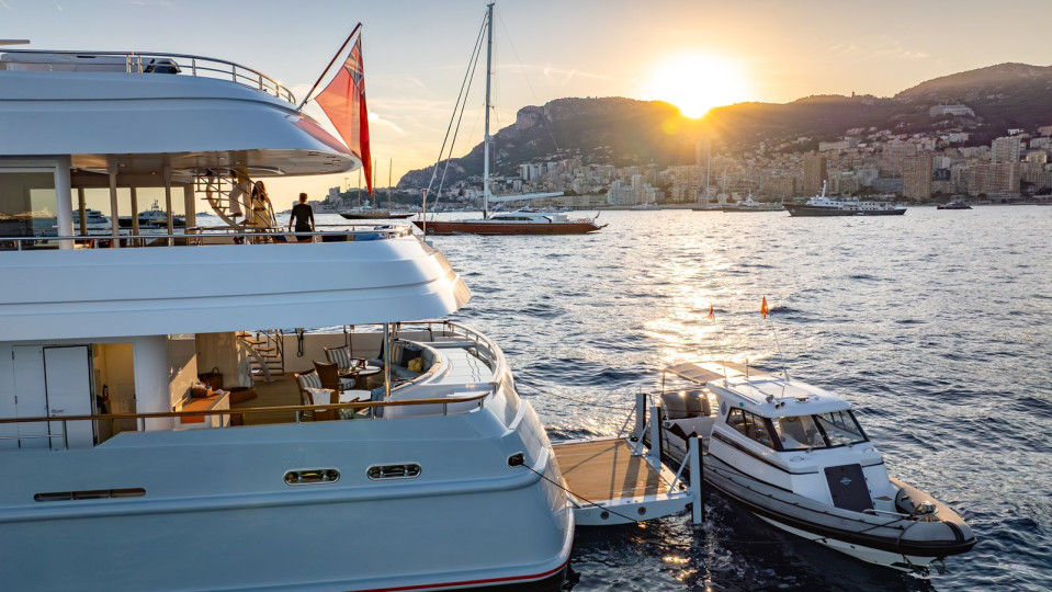 M/Y LATITUDE Yacht #9