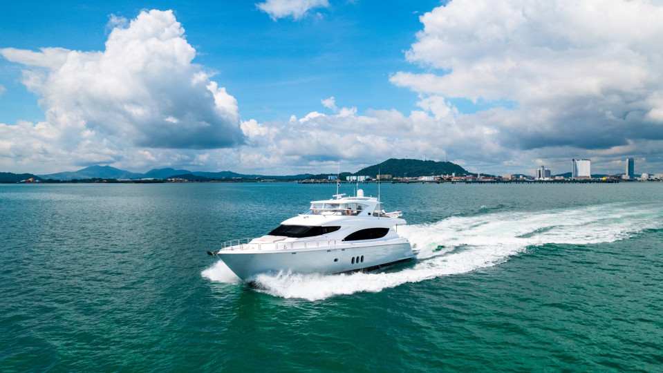 M/Y HATTERAS 80 Yacht #5