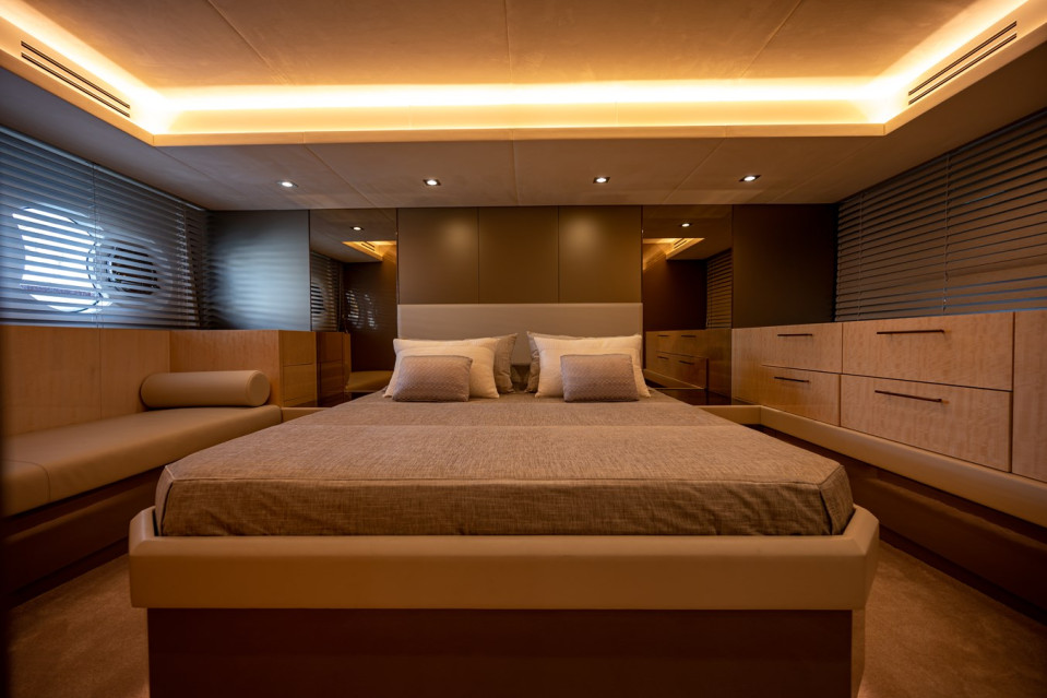 M/Y FIVE WEEKS Yacht #5