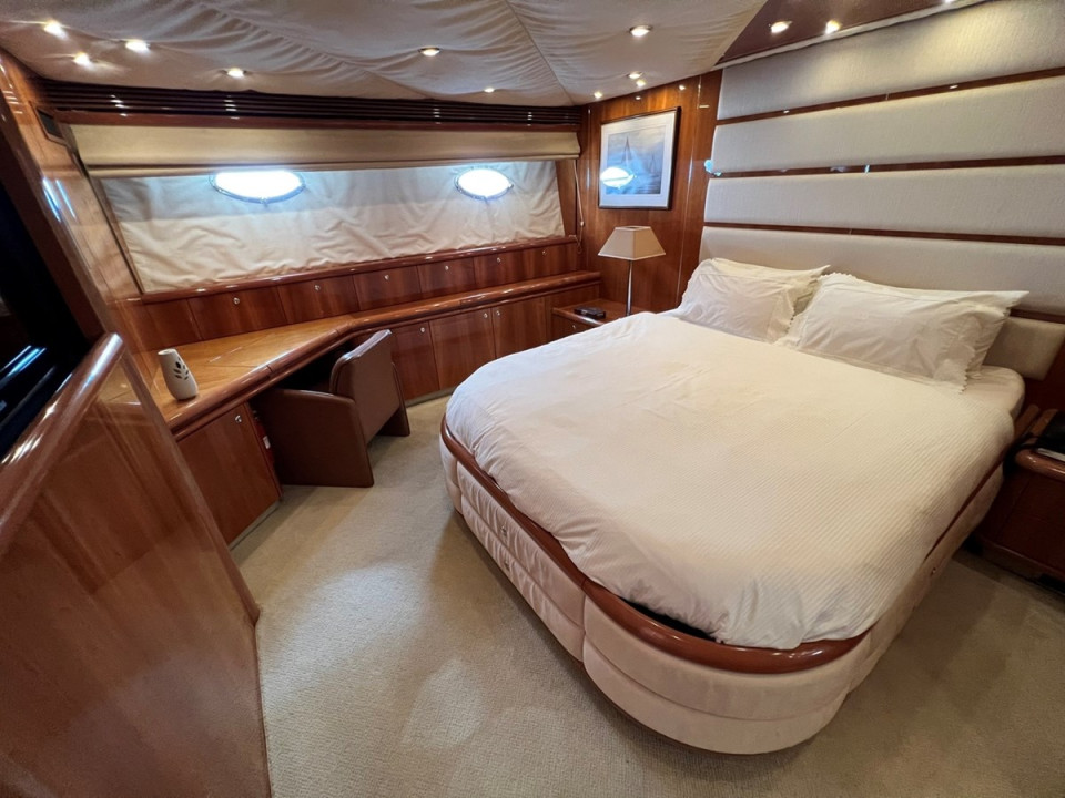 M/Y SUNSEEKER 95 PREDATOR Yacht #11