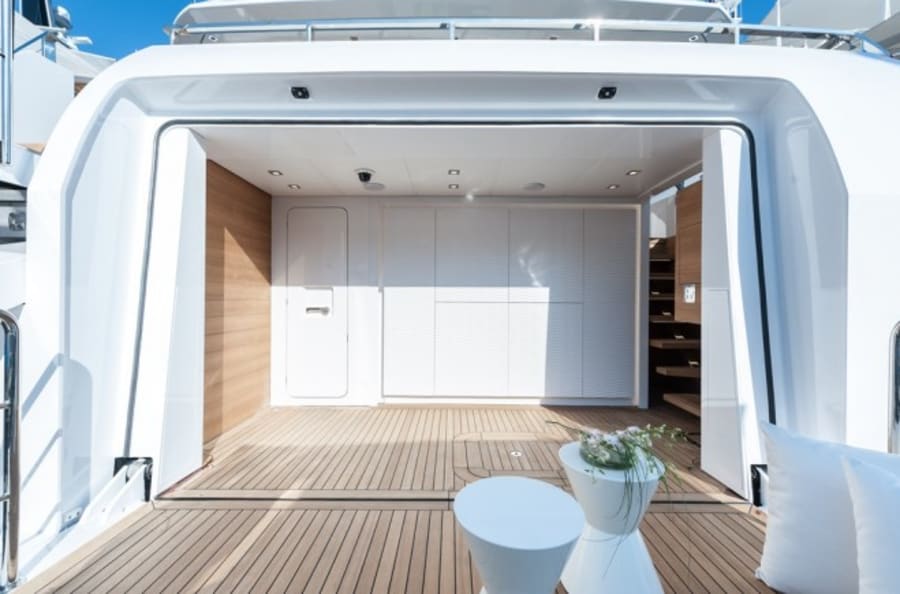 Моторная яхта Entourage Yacht #37