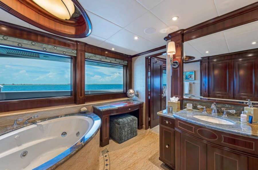 Моторная яхта Lady Beth Yacht #28