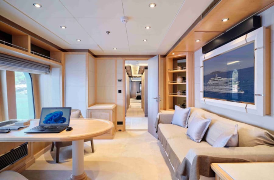 Моторная яхта INVADER Yacht #17