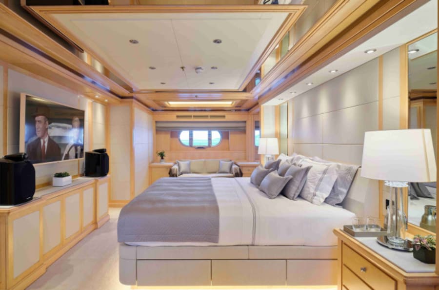 Моторная яхта INVADER Yacht #16