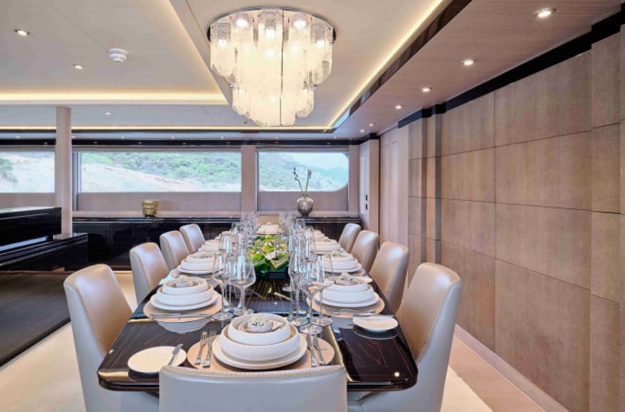 Моторная яхта INVADER Yacht #10