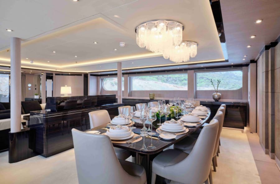 Моторная яхта INVADER Yacht #11