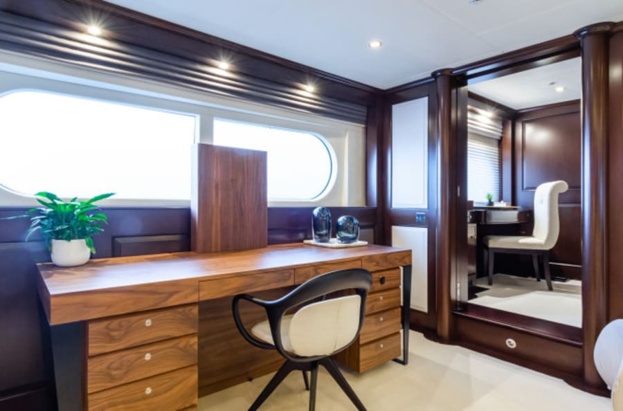 Моторная яхта Maximilian MMIV Yacht #15