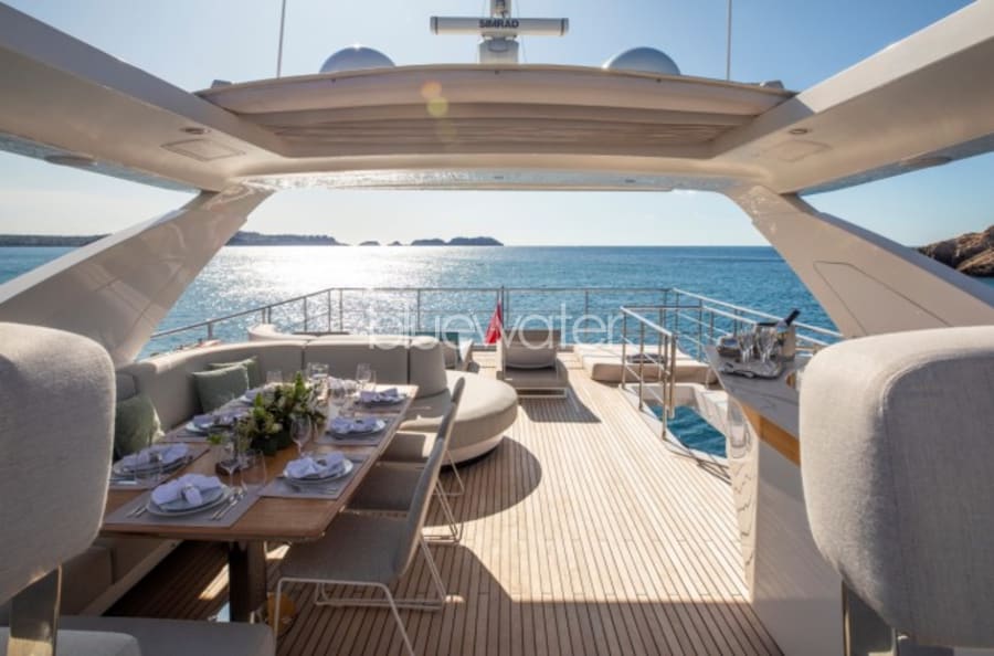 Моторная яхта AKAMÁ Yacht #2