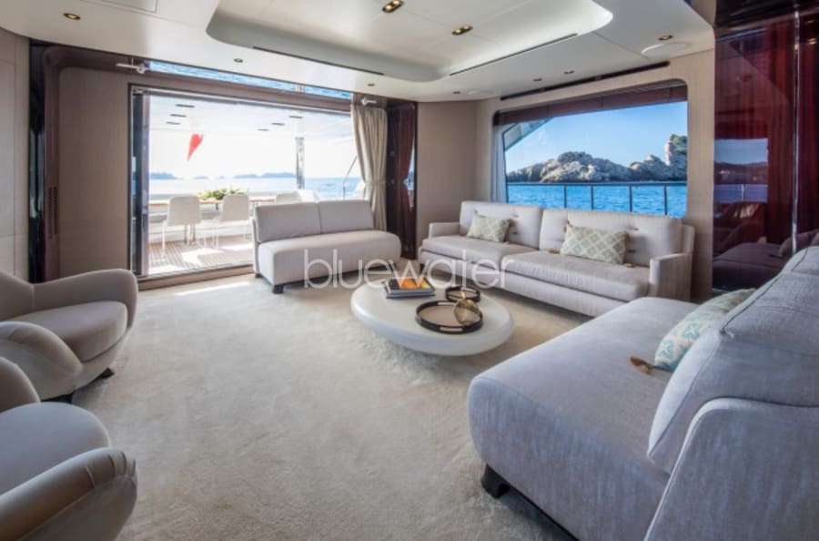 Моторная яхта AKAMÁ Yacht #8
