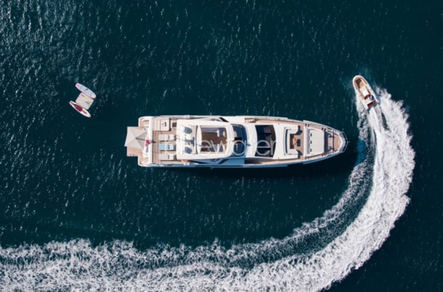 Моторная яхта AKAMÁ Yacht #3