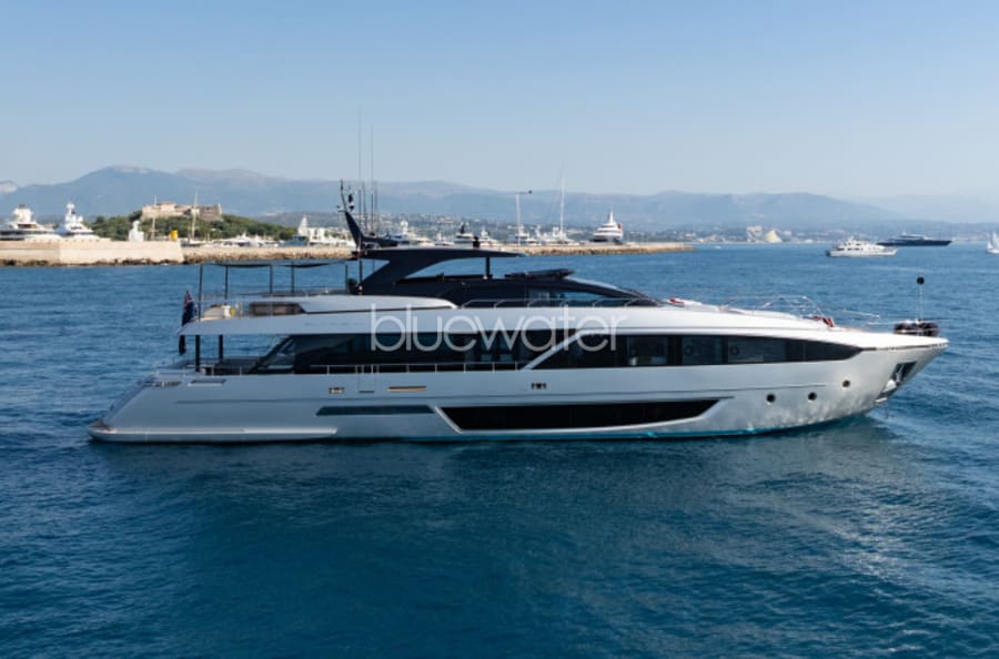 Моторная яхта Bella Donna Yacht #1