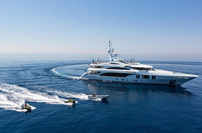 Ocean Paradise Yacht Charter | Benetti